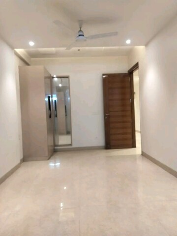 Room in 2 BHK Apartment at Saket – for Rent