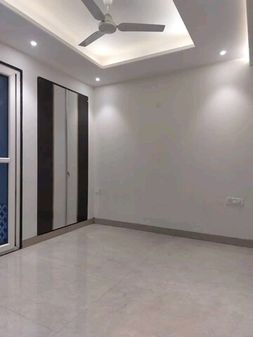 Room in 2 BHK Apartment at Saket – for Rent