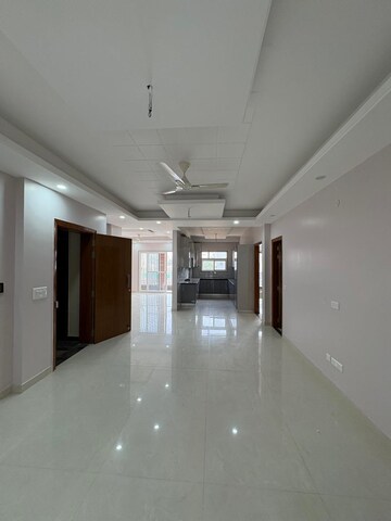 Room in 4 BHK Builder Floor at Sector 55 – for Rent