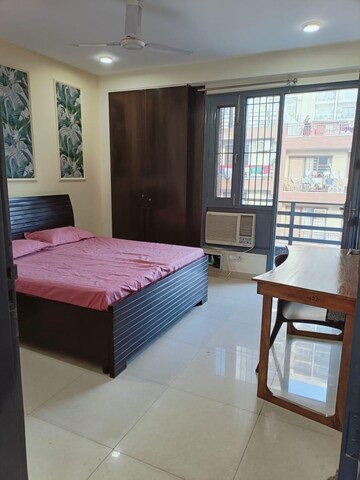 Bedroom in 4 BHK Builder Floor at Sector 57 – for Rent