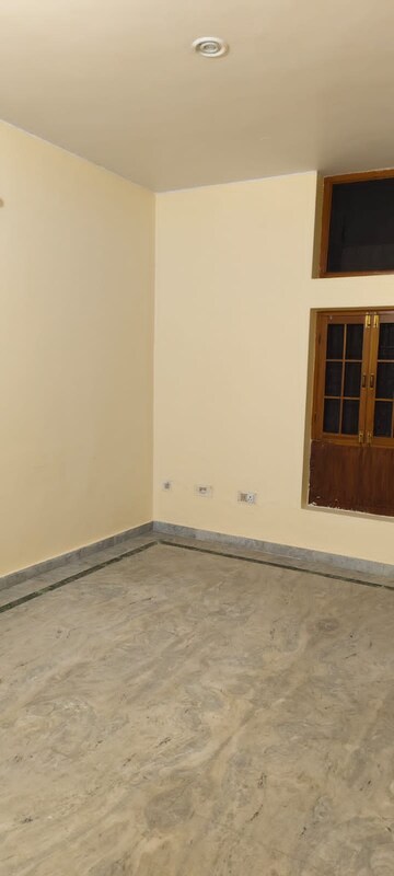 Room in 2 BHK Independent House at Gomti Nagar – for Rent