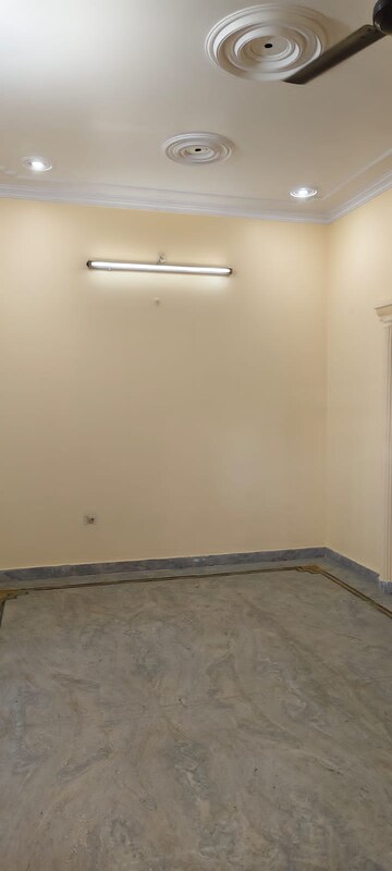 Room in 2 BHK Independent House at Gomti Nagar – for Rent