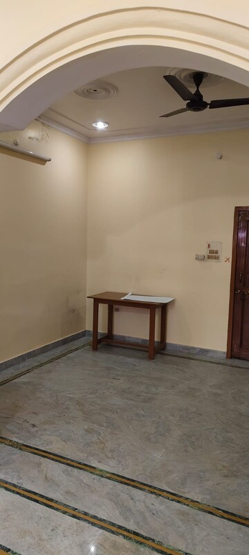 Room in 2 BHK Independent House at Gomti Nagar – for Rent
