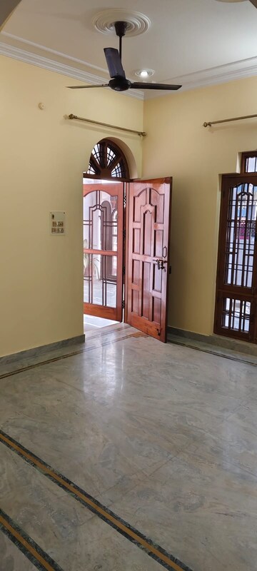 Room in 2 BHK Independent House at Gomti Nagar – for Rent
