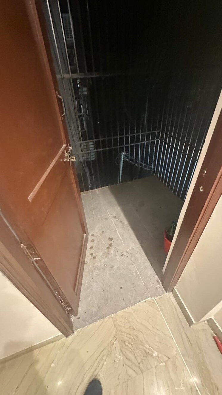 Attached Bathroom, east of kailash 3 Bedroom 160 Sq.Yd. Builder Floor In East Of Kailash Delhi 8150007