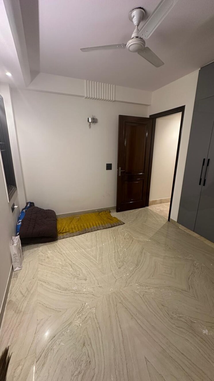 Room, east of kailash 3 Bedroom 160 Sq.Yd. Builder Floor In East Of Kailash Delhi 8150007