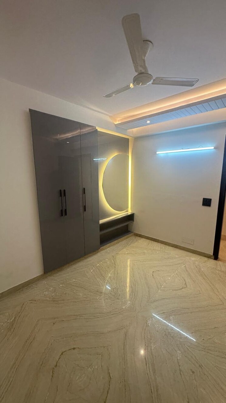 Room, east of kailash 3 Bedroom 160 Sq.Yd. Builder Floor In East Of Kailash Delhi 8150007