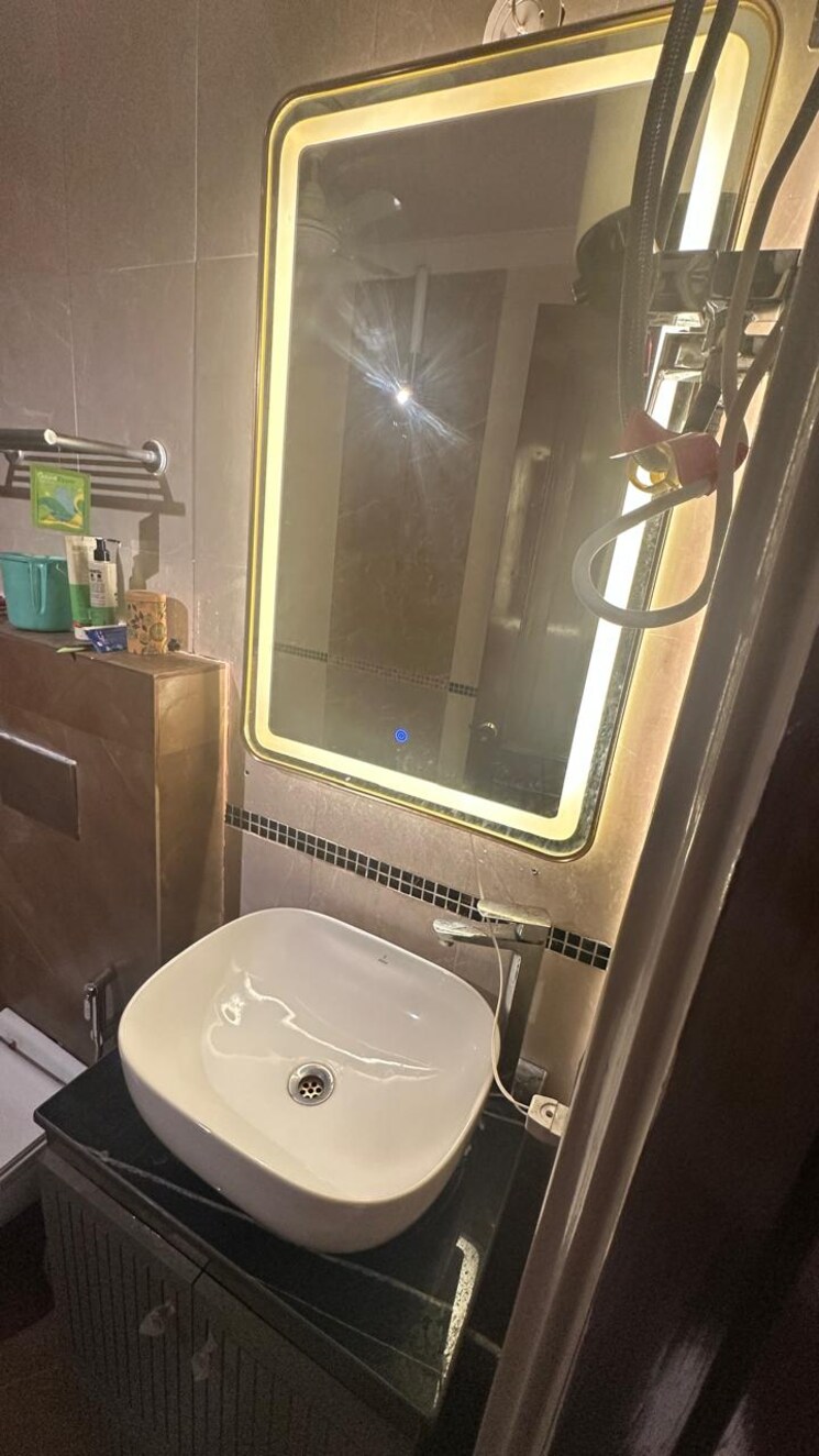 Bathroom, east of kailash 3 Bedroom 160 Sq.Yd. Builder Floor In East Of Kailash Delhi 8150007