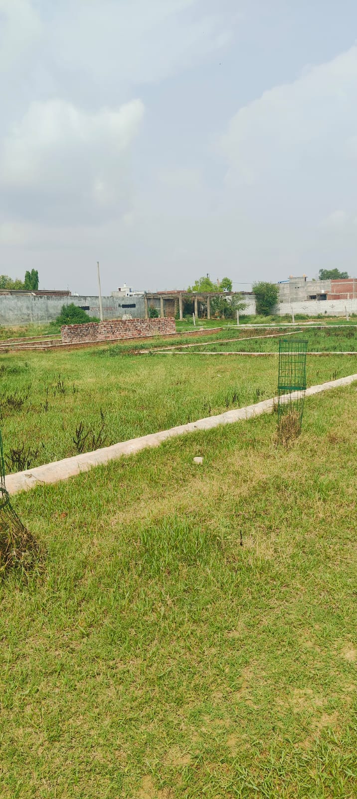 Plot For Sale in Kisan Path Par Plot Avail