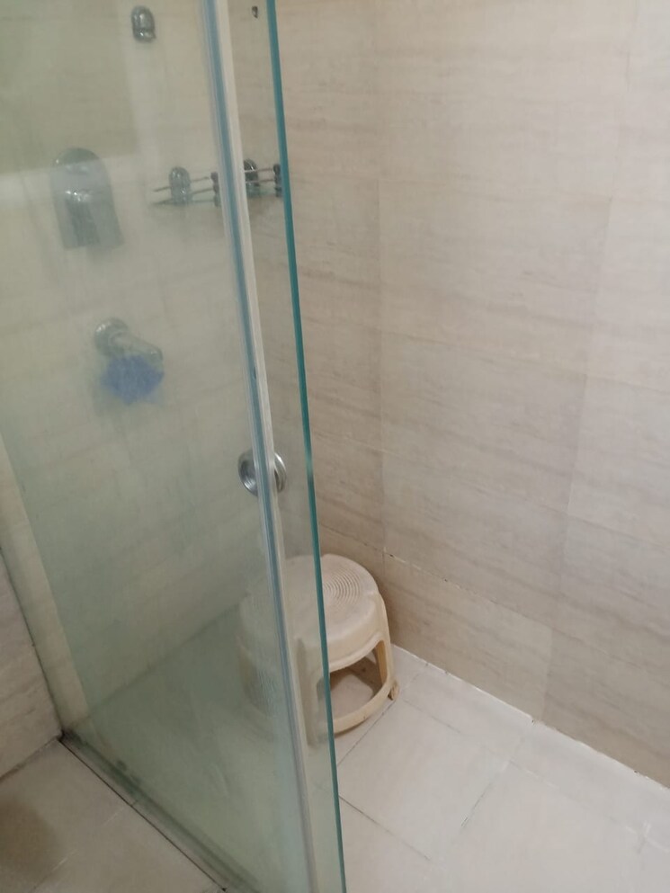 Bathroom, mahagun-moderne 3 Bedroom 1550 Sq.Ft. Apartment In Sector 78 Noida 8150077