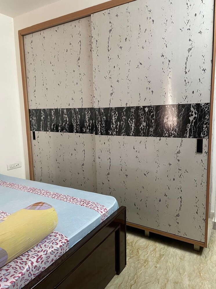 Master Bedroom, chittaranjan park 3 Bedroom 1300 Sq.Ft. Builder Floor In Chittaranjan Park Delhi 8150089