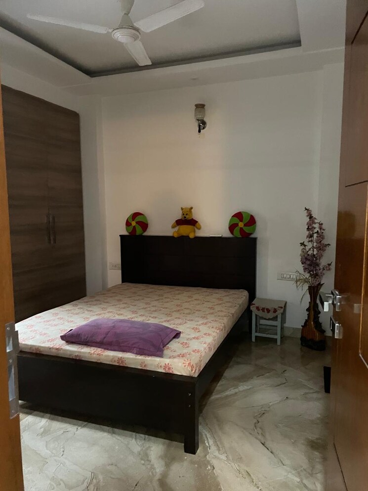 Bedroom, chittaranjan park 3 Bedroom 1300 Sq.Ft. Builder Floor In Chittaranjan Park Delhi 8150089