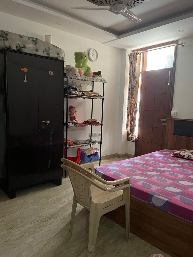 Bedroom, chittaranjan park 3 Bedroom 1300 Sq.Ft. Builder Floor In Chittaranjan Park Delhi 8150089
