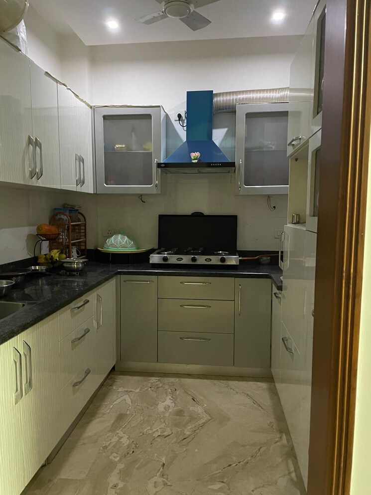 Kitchen, chittaranjan park 3 Bedroom 1300 Sq.Ft. Builder Floor In Chittaranjan Park Delhi 8150089