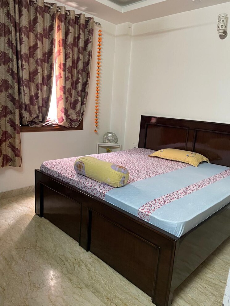 Bedroom, chittaranjan park 3 Bedroom 1300 Sq.Ft. Builder Floor In Chittaranjan Park Delhi 8150089