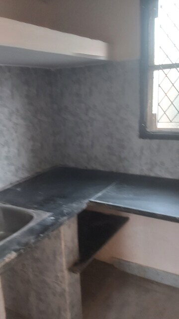 Furnished Amenities in 1.5 BHK Apartment at Mayur Vihar – for Rent