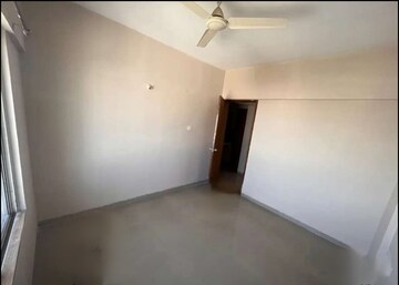 Room in 2 BHK Apartment at Vishrantwadi – for Rent