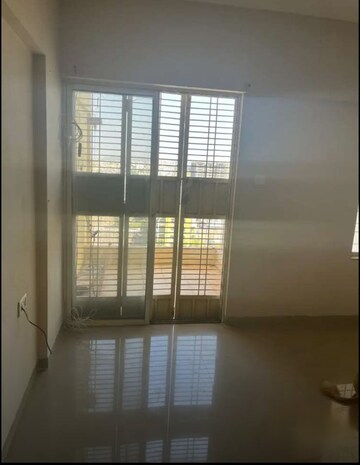 Room in 2 BHK Apartment at Vishrantwadi – for Rent