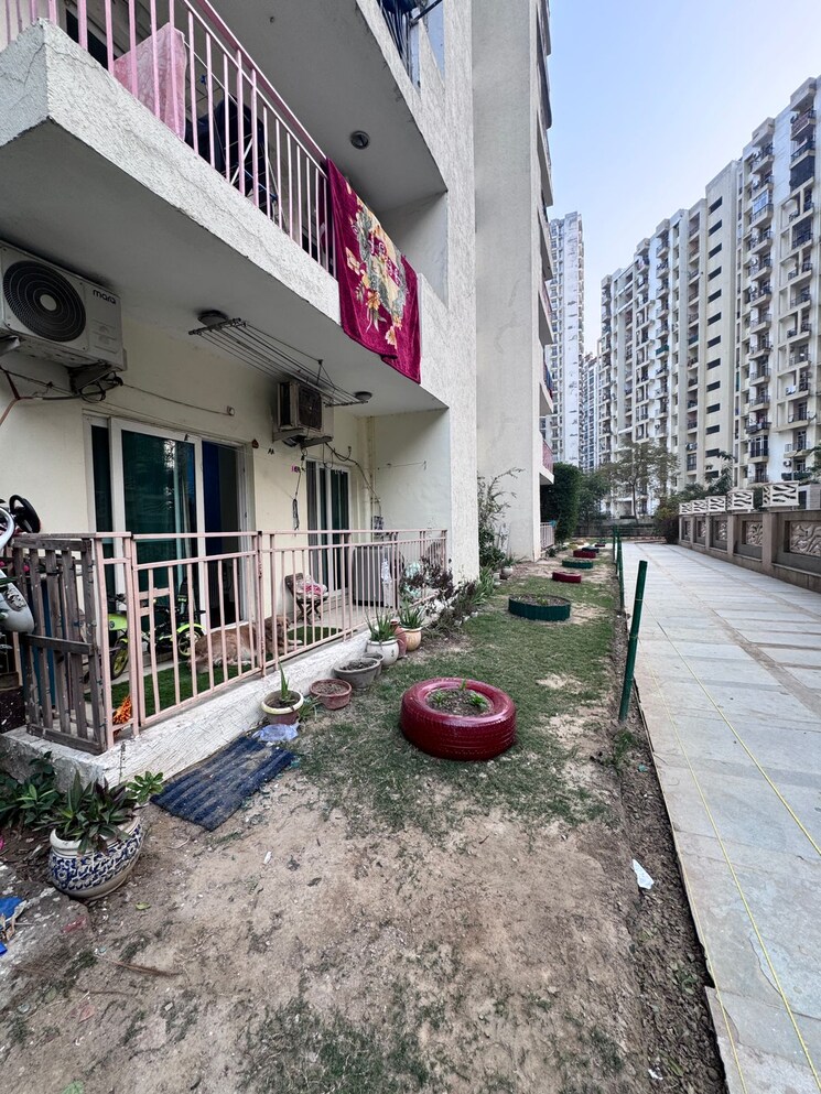Exterior View, mahagun-moderne 2 Bedroom 1250 Sq.Ft. Apartment In Sector 78 Noida 8150125