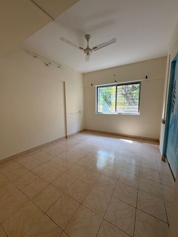 Room in 3 BHK Apartment at Amrut Runwal Paradise, Kothrud – for Rent