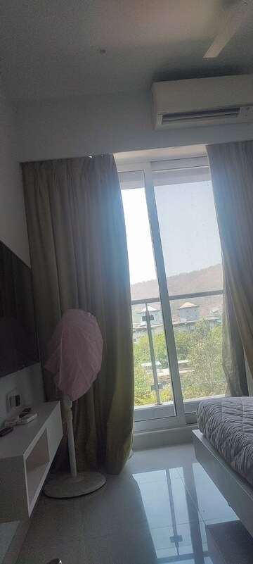 Bathroom in 2 BHK Apartment at Sheth Vasant Lawns, Laxmi Nagar – for Rent