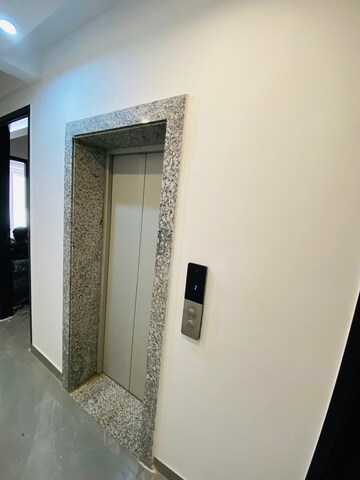 Building Lobby in 1 BHK Builder Floor at RWA Residential Society Sector 46, Sector 46 – for Rent