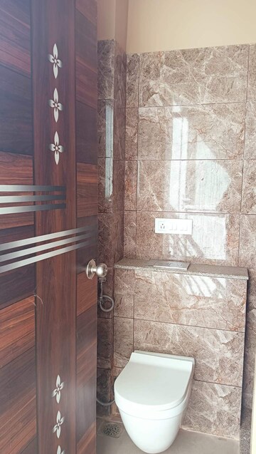 Bathroom in 1 RK Builder Floor at Sector 41 – for Rent