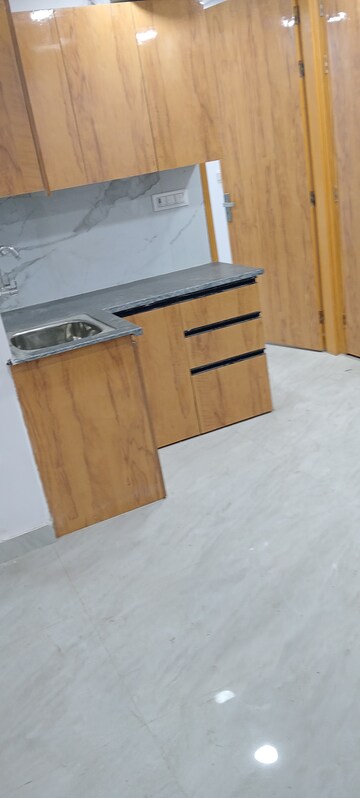 Room in 1 BHK Builder Floor at Govindpuri – for Rent