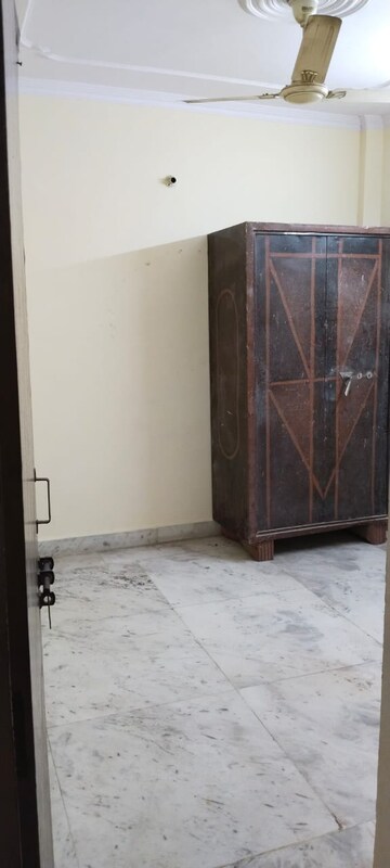 Room in 2 BHK Builder Floor at Govindpuri – for Rent