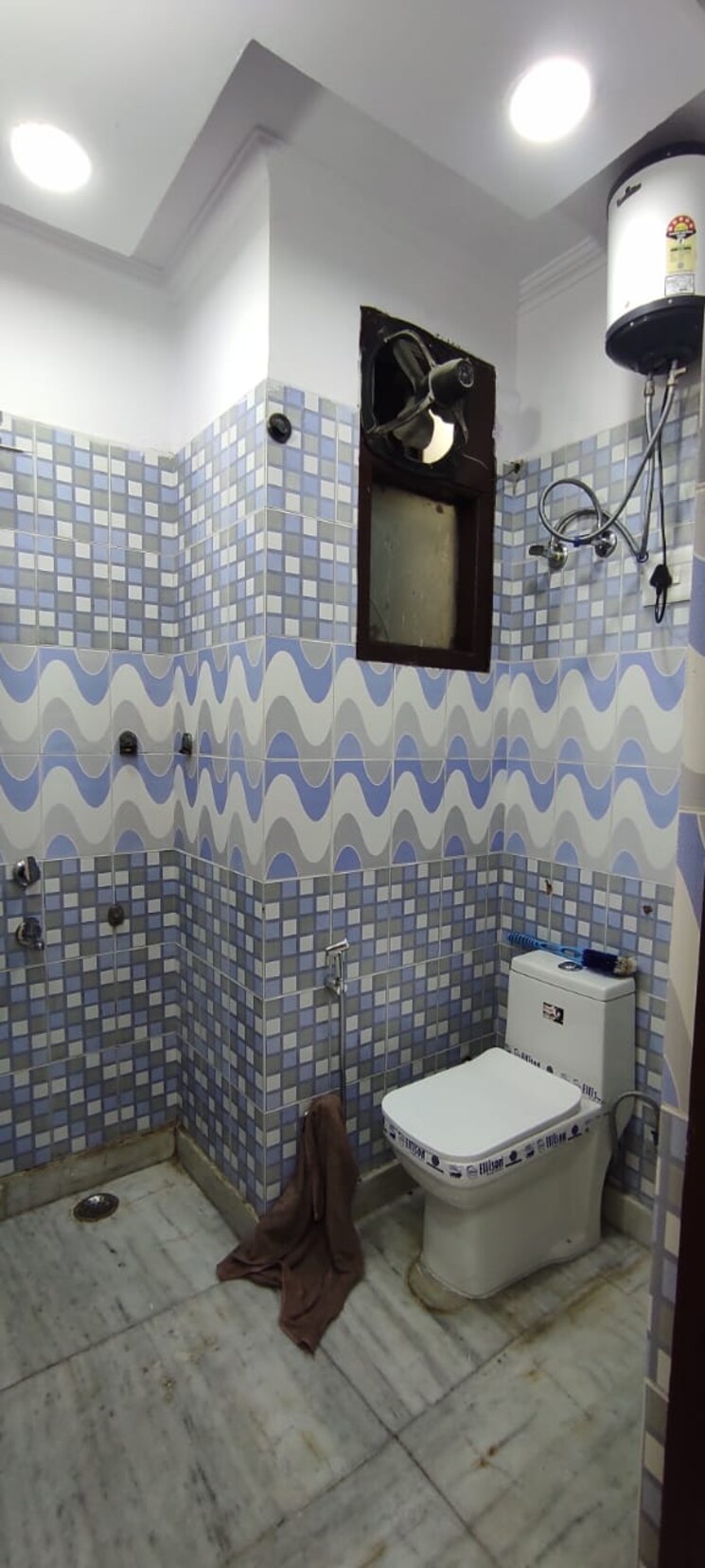 Bathroom, govindpuri 2 Bedroom 590 Sq.Ft. Builder Floor In Govindpuri Delhi 8150243