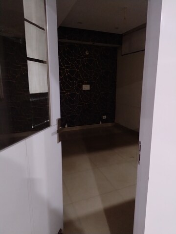 Furnished Amenities in 2 BHK Apartment at Gomti Nagar – for Rent