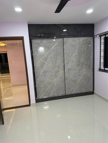 Room in 3 BHK Apartment at Jains Carlton Creek Phase 2, Gachibowli – for Rent