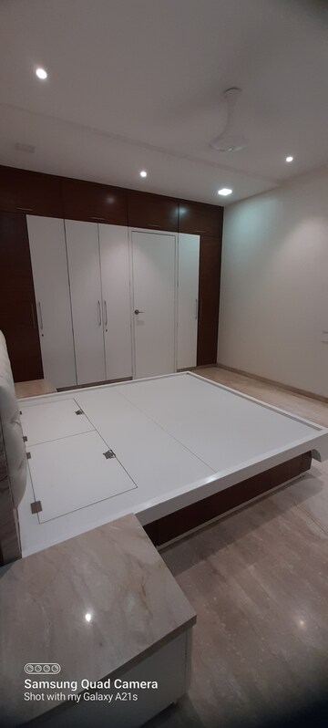 Furnished Amenities in 4 BHK Apartment at Fortune Royal One, Banjara Hills – for Rent