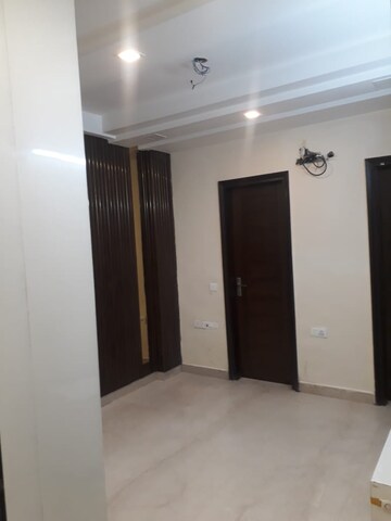 Room in 3 BHK Apartment at Paschim Vihar – for Rent