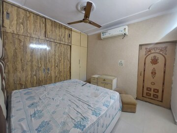 Bedroom in 2.5 BHK Apartment at Paschim Vihar – for Rent