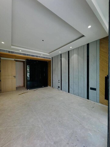 Room in 3 BHK Apartment at Emaar MGF Emerald Hills, Sector 65 – for Rent