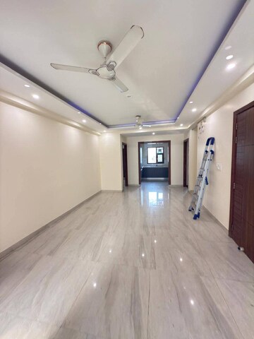 Room in 4 BHK Apartment at Emaar MGF Emerald Hills, Sector 65 – for Rent