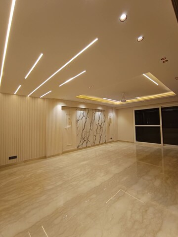 Room in 4 BHK Apartment at Emaar MGF Emerald Hills, Sector 65 – for Rent