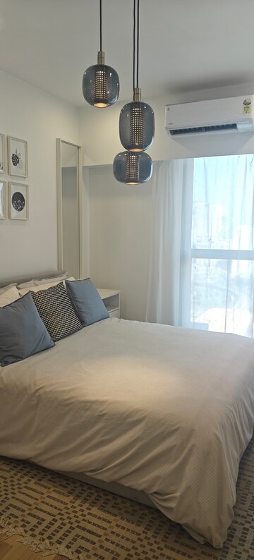 Bedroom in 2 BHK Apartment at Andheri West – for Sale