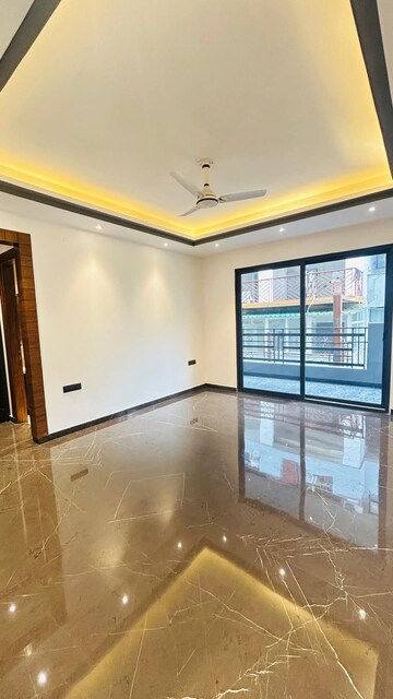 Room in 3 BHK Apartment at Emaar Emerald Estate, Sector 65 – for Rent