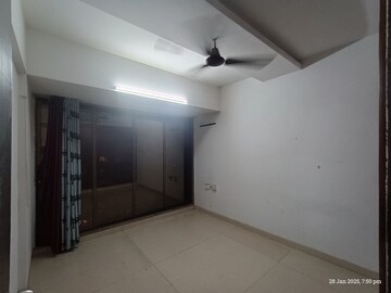 Room in 2.5 BHK Apartment at Swaraj Planet, Kopar Khairane – for Rent