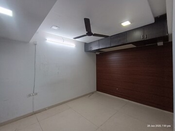 Room in 2.5 BHK Apartment at Swaraj Planet, Kopar Khairane – for Rent