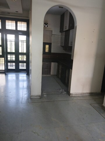 Building Lobby in 2 BHK Builder Floor at RWA Apartments Sector 47, Sector 47 – for Rent