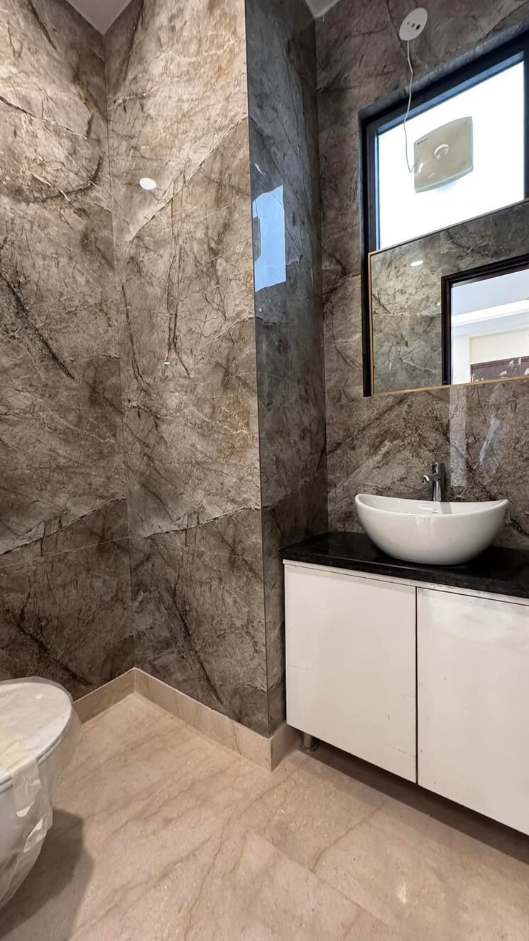 Bathroom, sector 9 3 Bedroom 204 Sq.Yd. Builder Floor In Sector 9 Gurgaon 8150519