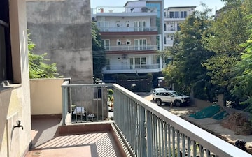 Plot For Sale in Sector 9
