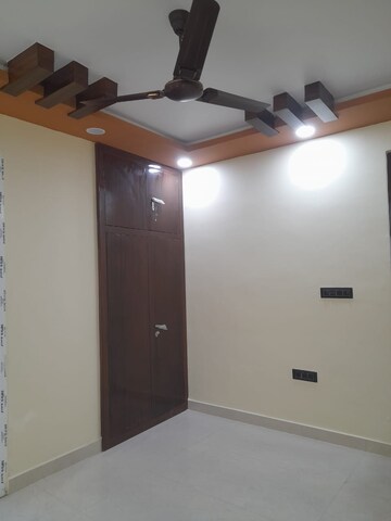 Room in 2 BHK Apartment at Jankipuram – for Rent