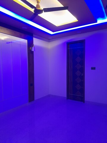 Room in 2 BHK Apartment at Jankipuram – for Rent