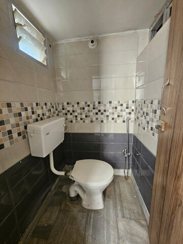 Team Area in 3 BHK Independent House at Ratu Road – for Rent