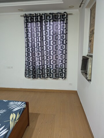 Room in 3 BHK Apartment at Jaypee Wish Town Klassic, Sector 134 – for Rent