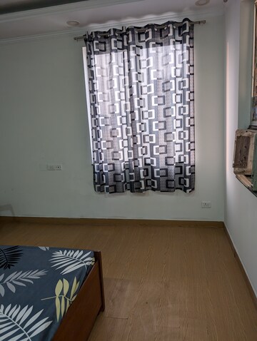 Room in 3 BHK Apartment at Jaypee Wish Town Klassic, Sector 134 – for Rent